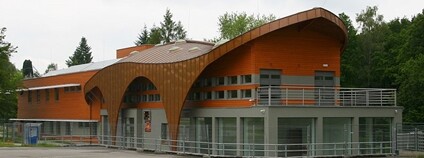 Nová vstupní budova Zoo Ostrava Foto: Kankovaa Wikimedia Commons
